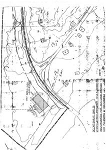 Situasjonsplan som viser tomtens plassering i forhold til vei (Gulv), jernbane (A90), og nabolag (hus 1-8).