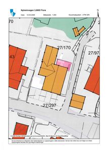 Situasjonsplan som viser tomtene, bygninger og veier i området Nyheimvegen 3,6905 Flore.