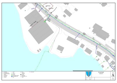 Situasjonsplan som viser tomt, bygninger, veier og planlagte vannledninger med målinger.