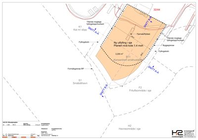 Situasjonsplan som viser en ny utfylling i sjø med angitt areal (3,200 m²), planert nivå (kote 1,4 moh) og konsentrert småhusblokk. Planen inkluderer også snittreferanser (SNITT A-A, SNITT B-B) og grenser for byggeområder.