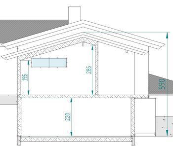 Snittegning som viser tverrsnitt gjennom en bygning med angitte høyder på vegger og tak.