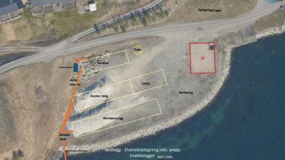 Oversikt over tomten med plassering av bygninger (kontor, lopp, rigg), infrastruktur (trafo, kloakk) og områder som parkering.