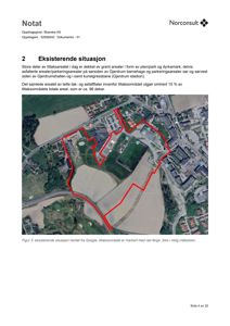 Flyfoto (satellittbilde) av et område med bygninger og grøntarealer, der et tiltaksområde er markert med en rød linje.