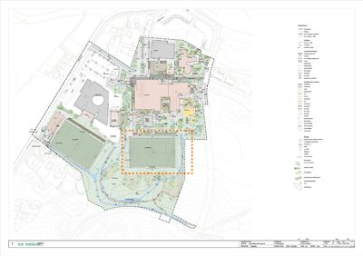 Situasjonsplan som viser tomtens grenser, omgivende infrastruktur, topografi og plassering av bygninger og anlegg.