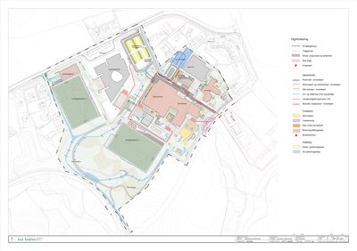 Situasjonsplan som viser bygningenes plassering i forhold til tomme, veier og omgivende terreng.