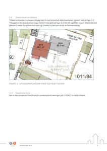 Situasjonsplan som viser plassering av et tilbygg (rødt) og en bodd (grått) i forhold til eksisterende bygninger og tomtegrenser.