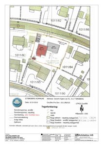 Situasjonsplan som viser tomtens plassering i forhold til nabolag, eiendomsgrenser, veier og bygninger.
