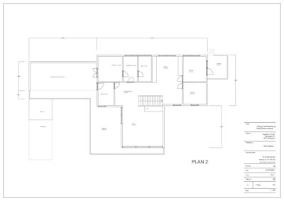 Etasjeplan (PLAN 2) som viser romfordeling, dører, vinduer og mål for en bolig.