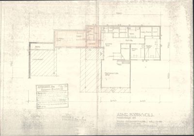 Etasjeplan (underetasje) med romfordeling, mål og innvendige detaljer.