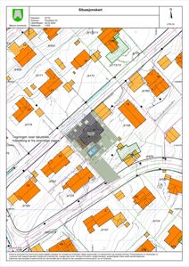 Situasjonskart som viser eiendommen med omgivende tomter, vegger og infrastruktur.
