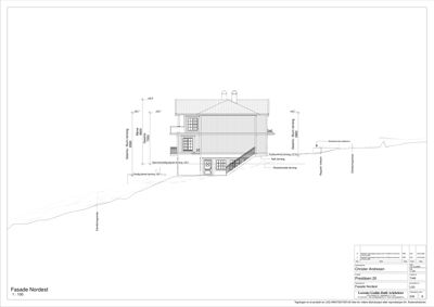 Fasadetegning av en bygning sett fra nordøst, med oppgitt høyder og terrassering.