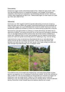 To foton som viser et område med gress, geltrams og engplanter. Bildene er merket 'Bilde tatt fra hytte' og 'Bilde tatt fra veg' og illustrerer terrenget langs en adkomstvei.