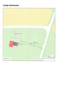 Situasjonsplan som viser eksisterende og planlagt bebyggelse (tilbygg, eksisterende hytte, garasje) i forhold til veg og innkjørsel.