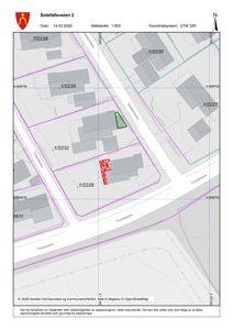 Situasjonsplan som viser tomtene, bygninger og veier i området Solefallsveien 2 med koordinatsystem og målestokk.