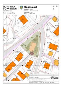 Basiskart (situasjonsplan) som viser eiendomsinndeling, bygninger, veier og topografi for adressen Storestraumen 52.