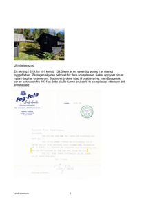 Fotografi av en hytte i en skoglig omgivelser, med tekst om utnyttelsesgrad og byggesak nedenfor.