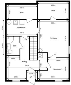 Etasjeplan som viser romfordeling, dimensjoner og plassering av dører og vinduer i et hus.