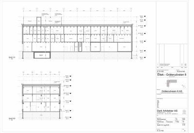 Snittegning (Snitt C-C og D-D) som viser bygningens tverrsnitt, romfordeling og høyder.
