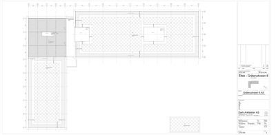 Etasjeplan eller plantegning som viser romfordeling, vegger og inngangspunkter i en bygning.