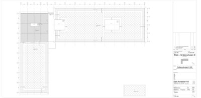 Etasjeplan eller plantegning som viser romfordeling, vegger og inngangspunkter i en bygning.