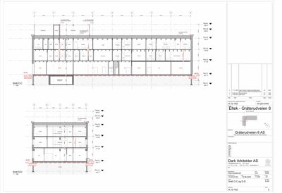 Bildet viser to snittegninger (Snitt C-C og Snitt D-D) av en bygning, som illustrerer tverrsnittet gjennom konstruksjonen.