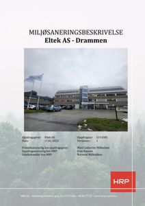 Fotografi av en bygning (Eltek AS) med omgivelser, inkludert parkeringsplass og flaggstang.