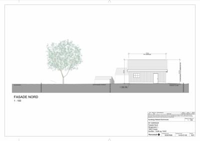Fasadetegning (opprikk) av en ny garasje sett fra nord, med mål og terrengforhold.