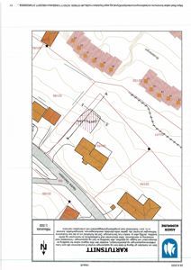 Situasjonsplan (Kartutsnitt) som viser tomtens plassering i forhold til nabolag, høydemålerlinjer, veier og eiendomsnummer.
