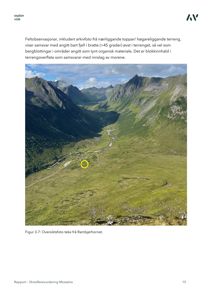 Oversiktsfotografi av et fjellandskap med en markert lokasjon (Rambjørnhorn) i bakgrunnen.