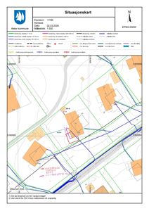 Situasjonskart som viser eiendomsforhold, naboeiendommer og bygningers plassering på tomt.