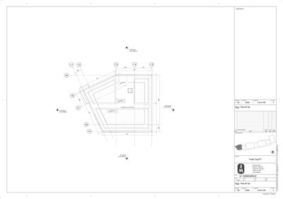 Etasjeplan eller takplan med romnummering og dimensjoner