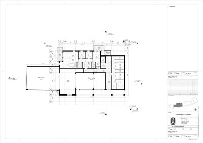 Etasjeplan (etasjeplan 01) som viser romfordeling, veggposisjon og mål for en bygning.