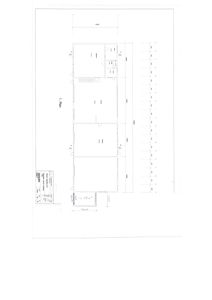 Etasjeplan (1. Plan) som viser romfordeling, dører og vinduer i en bygning.