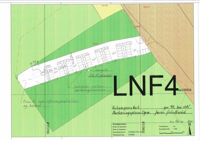 Situasjonskart som viser plassering av en parkeringsplass (LNF4) med angitte dimensjoner, areal og nabolag.