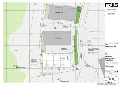 Situasjonsplan som viser tomt, byggefelt, tilstøtende eiendomsgrenser og terrengprofil.