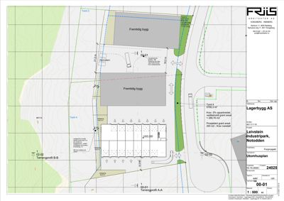 Situasjonsplan som viser tomt, bygningers plassering, terrengprofil og arealoppsett.