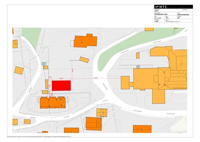 Situasjonsplan som viser tomtens beliggenhet i forhold til nabolag, veier (Fylkesvegen, Sjøbekkenvegen) og eksisterende bygninger.