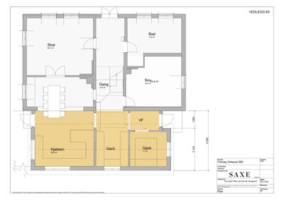 Etasjeplan (romfordeling) for et hus med rombetegnelser som Stue, Kjøkken, Bad og soverom.