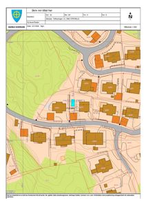Situasjonsplan som viser eiendomsnummer, adresse, naboeiendommer, topografi og vannveier.