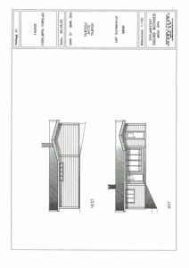Fasadetegning (opprikk) av en bygning sett fra vest og øst.