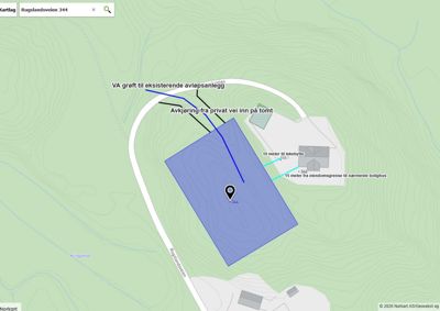 Situasjonsplan som viser tomtens beliggenhet i terrenget, eiendomsgrenser, nabolag og planlagte eller eksisterende infrastruktur (VA-grøft, vei).