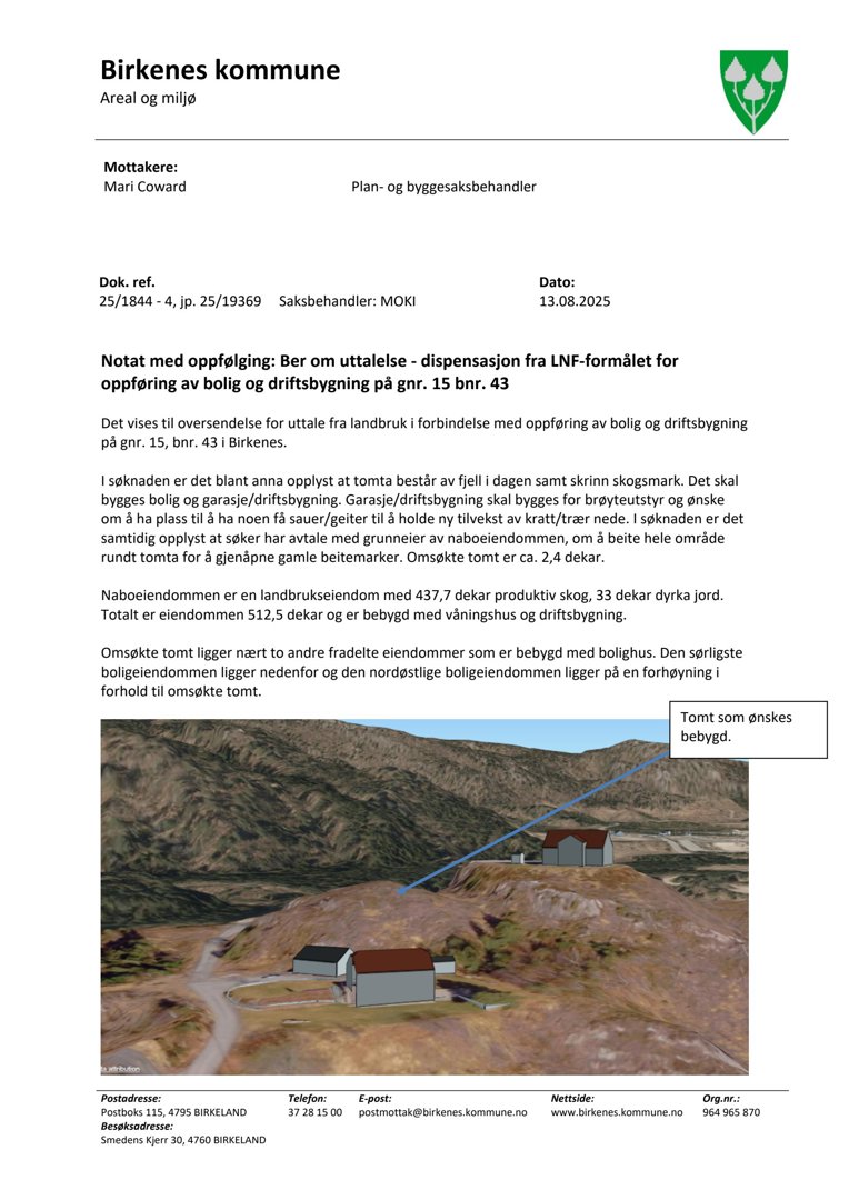 3D-visualisering av et planlagt byggprosjekt på en tomt i Birkenes kommune, inkludert eksisterende bebyggelse og terreng.