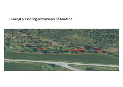 Situasjonsplan som viser planlagt plassering av bygninger (garasje, garasje, garasje) på tomtene, overlappet på et flyfoto.