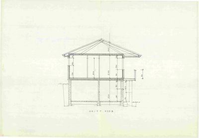 En snittegning (SNITT 4338) som viser bygningens tverrsnitt, inkludert takkonstruksjon, etasjer og fundament.