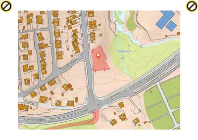 Situasjonsplan som viser tomtens plassering i forhold til nabolag, veier (Taraldsvikveien, Rombaksveien) og natur (Taraldsvikelva).