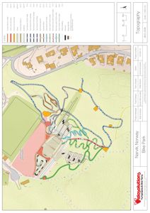 Situasjonsplan for Narvik Bike Park som viser terrengform, stier, bygninger og infrastruktur.