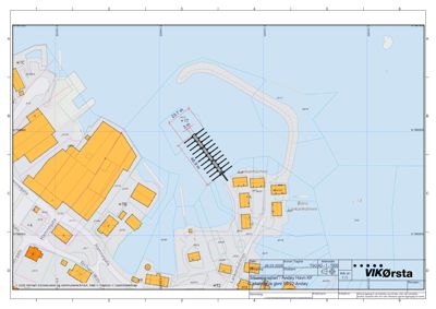 Situasjonsplan som viser tomt, bygninger, veier og vannområder med koordinater og dimensjoner.