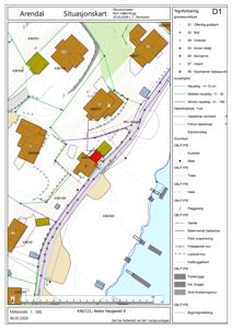 Situasjonskart som viser tomtens beliggenhet i forhold til nabolag, vei, vann og eiendomsgrenser.