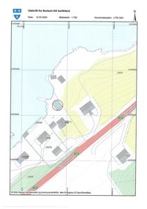 Kartutsnitt (situasjonskart) som viser topografi, eiendomsgrenser, eksisterende bygninger og infrastruktur i området.