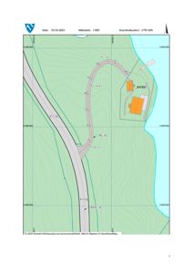 Situasjonsplan som viser topografi (konturlinjer), eksisterende og planlagt vei, samt plassering av bygninger på tomt.